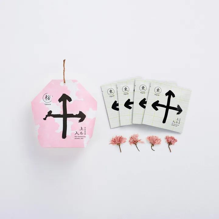 京玄米茶 上ル入ル【さくら茶】-玄米茶と塩漬け桜花をセット-